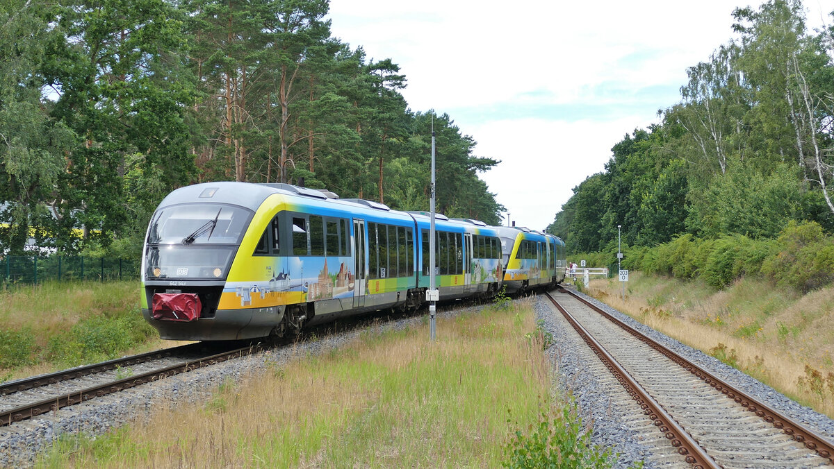 Die RB23 Züssow - Swinoujscie Centrum bei der Einfahrt in ihren Endbahnhof auf Gleis 32. Eingesetzt wurden auf diesem Umlauf zwei Rostocker Desiros im wunderschönen MV-Design. Aufgenommen im Juli 2022.