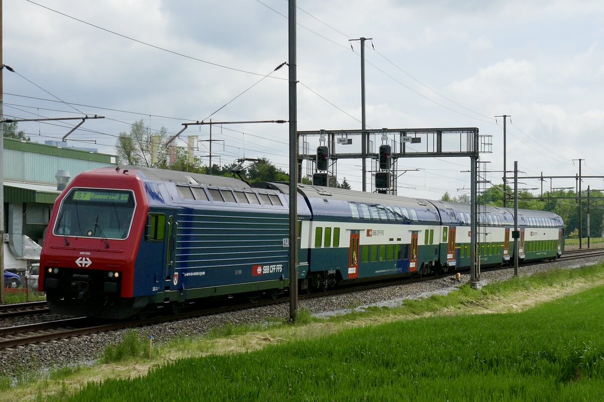 Die Re 450 026  Birmensdorf  unterwegs als S7 nach Rapperswil am 18.5.23 bei Bassersdorf.