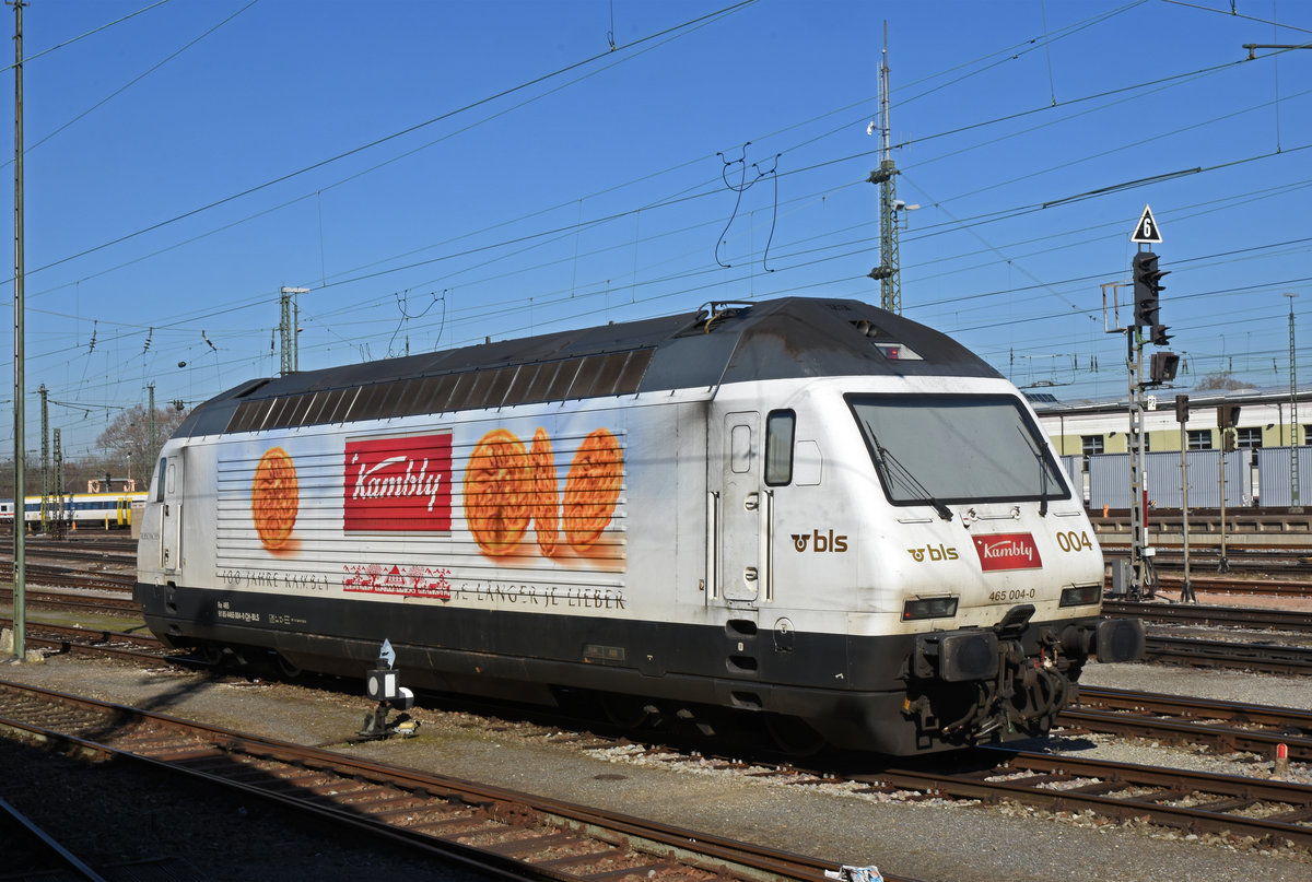 Die Re 465 004-0 ist ein seltener Gast in Basel. Hier steht die Lok in der Abstellanlage beim badischen Bahnhof. Die Aufnahme stammt vom 18.02.2019.