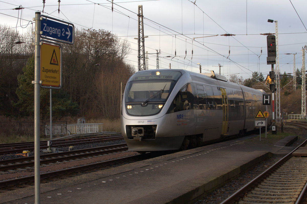 Die Regionalbahn aus Leipzig Hbf. fährt heute am Gleis 2 ein, da am Gleis 1 der Sonderzug aus Nossen einlaufen wird. Döblen Hbf. 10.12.2016 10:15 Uhr.