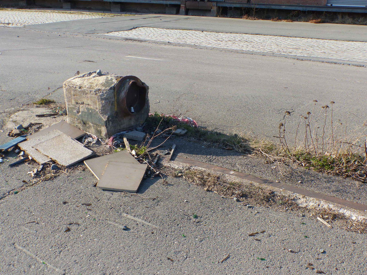 Die Reste vom Schienenende des früheren Portalverladekran in Erfurt Gbf, am 15.04.2020.