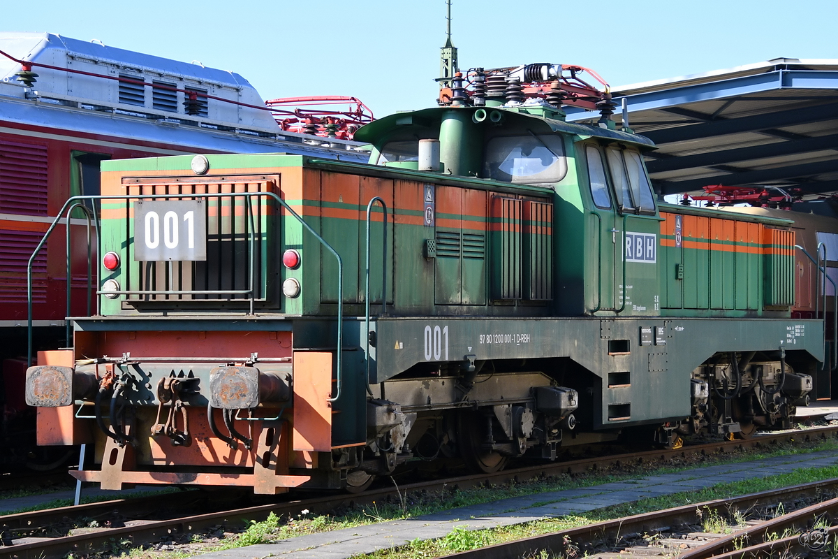 Die RHB-Elektrolokomotive 001 ist Teil der Ausstellung im Eisenbahnmuseum Koblenz. (September 2021)