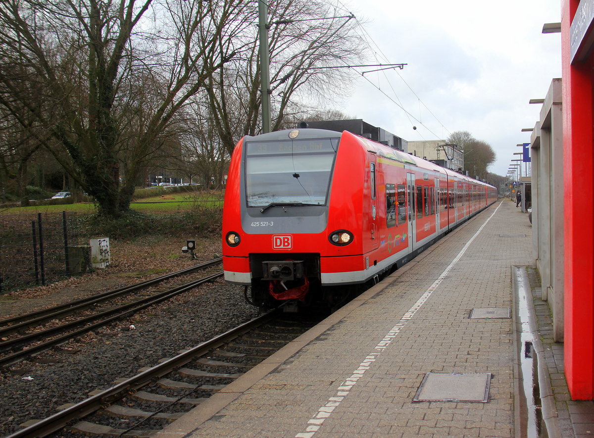 Die Rhein Niers Bahn (RB33) kommt aus Duisburg-Hbf-Heinsberg-Rheinland nach Aachen-Hbf und fährt in Aachen-West ein. 
Aufgenommen vom Bahnsteig in Aachen-West.
Bei Regenwetter am Nachmittag vom 9.2.2019.
