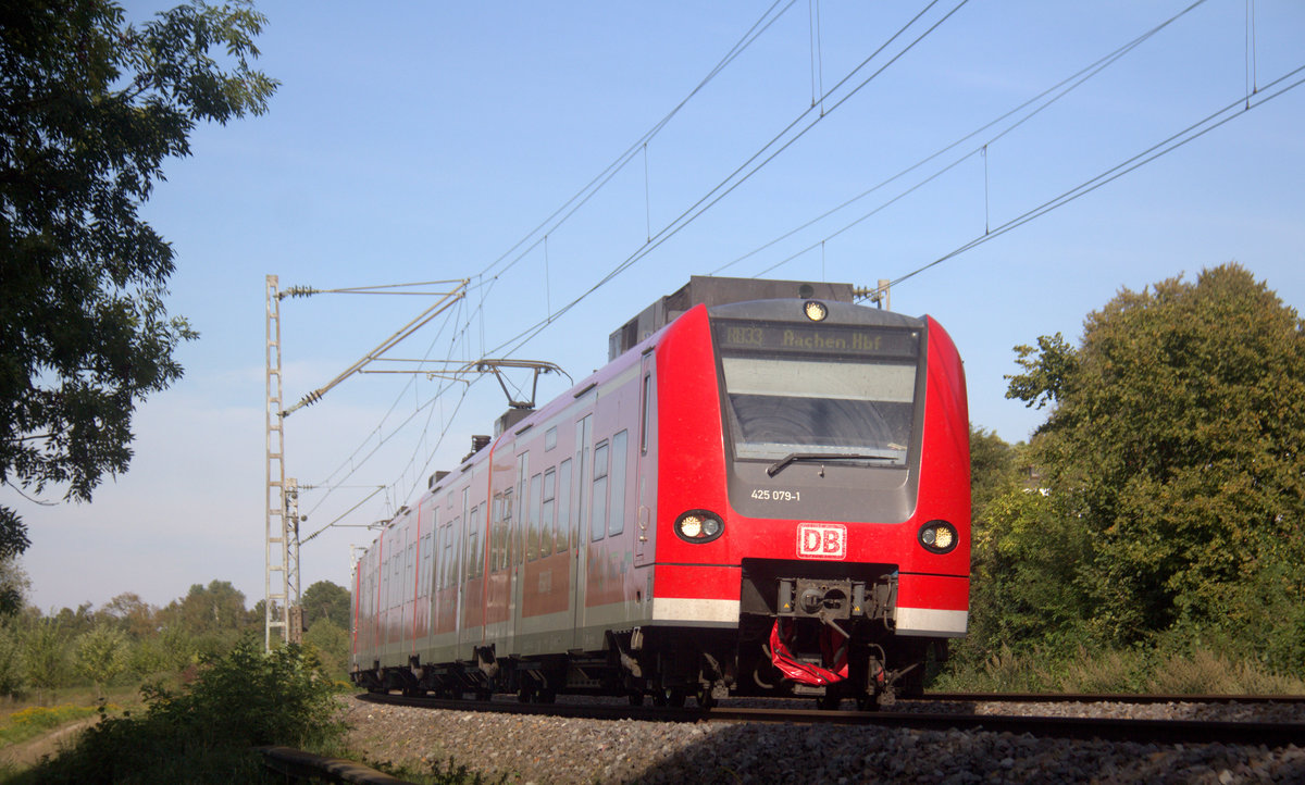 Die Rhein Niers Bahn (RB33) kommt aus Duisburg-Hbf,Heinsberg(Rheinland) nach Aachen-Hbf und kommt aus Rheydt,Wickrath,Beckrath,Herrath,Erkelenz,Baal,Hückelhoven-Baal,Brachelen,,Lindern,Süggerath,Geilenkirchen und fährt durch Frelenberg in Richtung Zweibrüggen,Übach-Palenberg,Rimburg,Finkenrath,Hofstadt,Herzogenrath,Kohlscheid,Richterich,Laurensberg,Aachen-West,Aachen-Schanz,Aachen-Hbf.
Aufgenommen von einem Feldweg Zwischen Geilenkirchen und Frelenberg.
Bei Sommerwetter am 15.9.2019.
