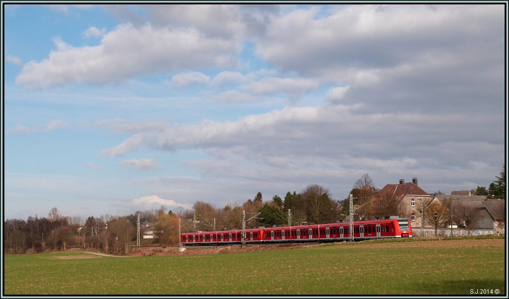 Die Rhein Niers Bahn (RB33) unterwegs nach Aachen.Hier zu sehen bei Rimburg auf der Kbs 485 am 14.März 2014.