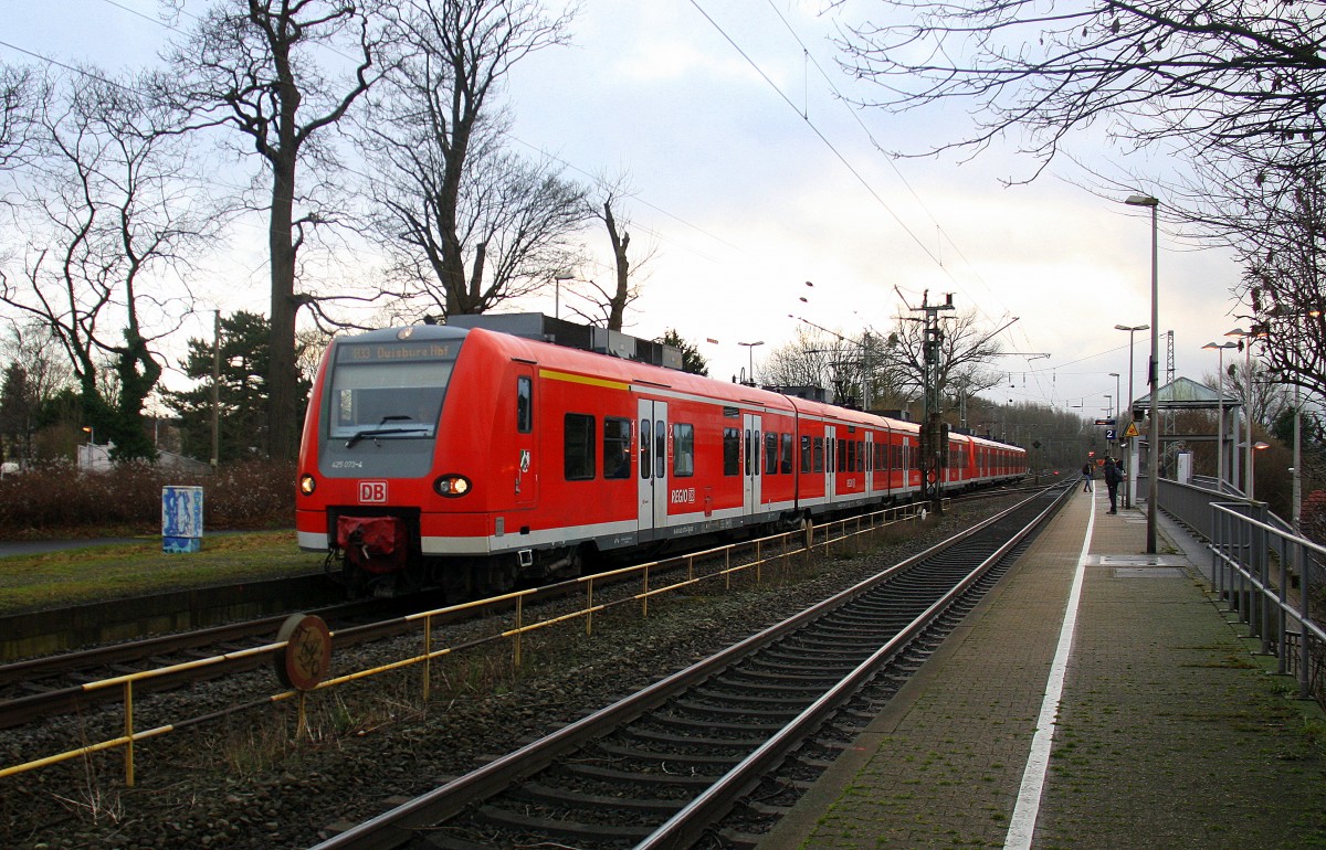 Die Rhein Niers Bahn (RB33) aus Aachen-Hbf-Heinsberg-Rheinand-Duisburg-Hbf kommt aus Richtung Aachen-West,Laurensberg,Richterich, und hält in Kohlscheid und fährt in Richtung Herzogenrath,Mönchengladbach. 
Aufgenommen vom Bahnsteig 2 in Kohlscheid.
Bei Sonne und Wolken am Nachmittag vom 4.1.2016.