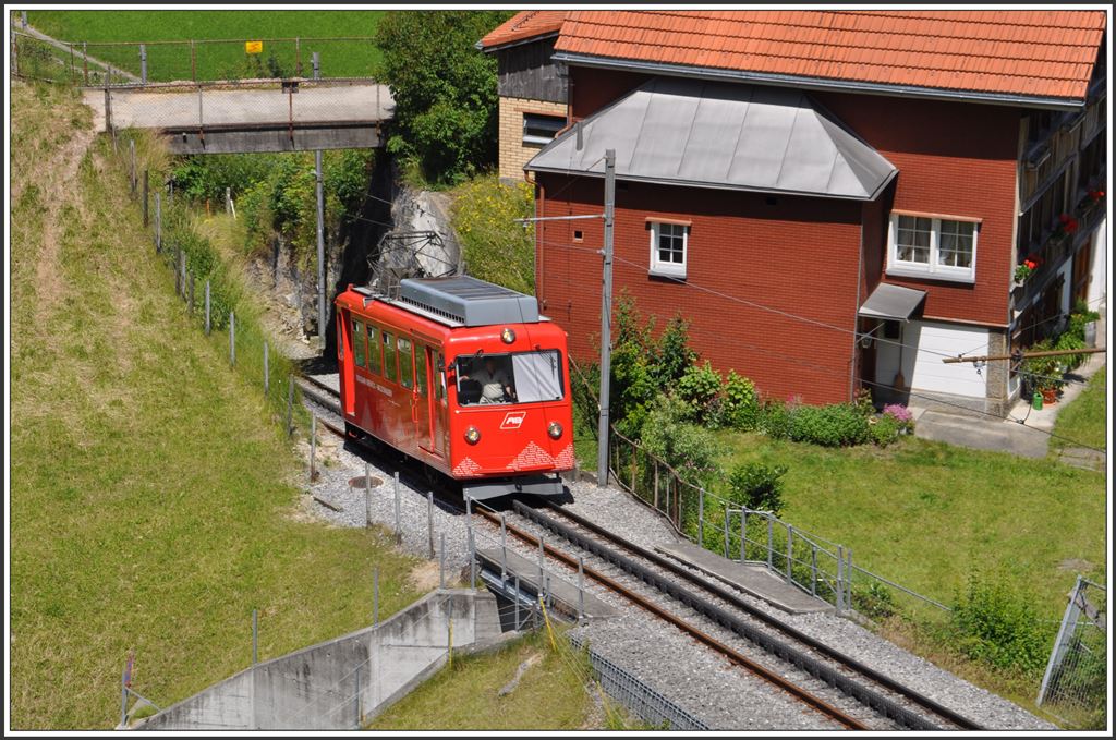 Die Rheineck Walzenhausen Bahn überwindet in sechs Minuten auf gut 2km die Höhendifferenz von 267m. (26.06.2015)