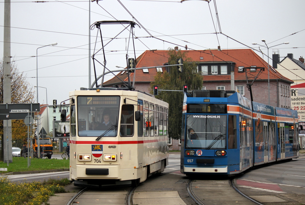 Die Rostocker Nahverkehrsfreunde machten am 24.10.2014 eine Sonderfahrt mit der Tatra-Straenbahn vom Typ T6A2(704)quer durch das Rostocker Straenbahn-Netz.