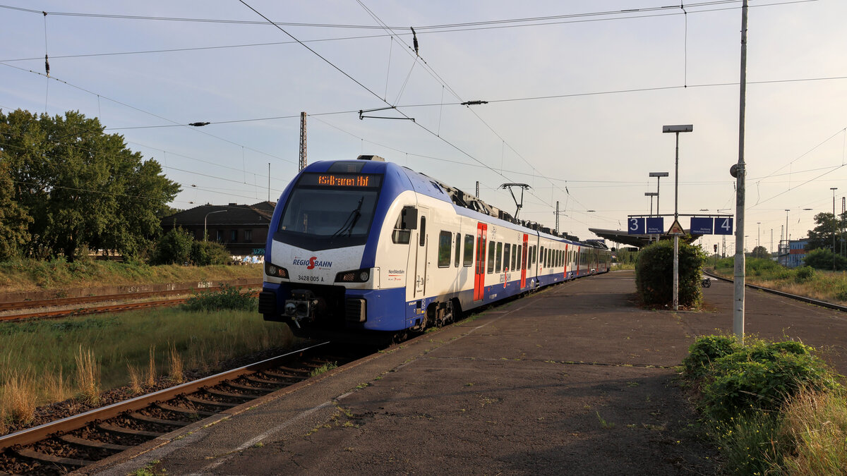 Die RS4 Nordenham - Bremen Hbf beim letzten Zwischenstopp in Bremen-Neustadt.
Aufgenommen im September 2024.