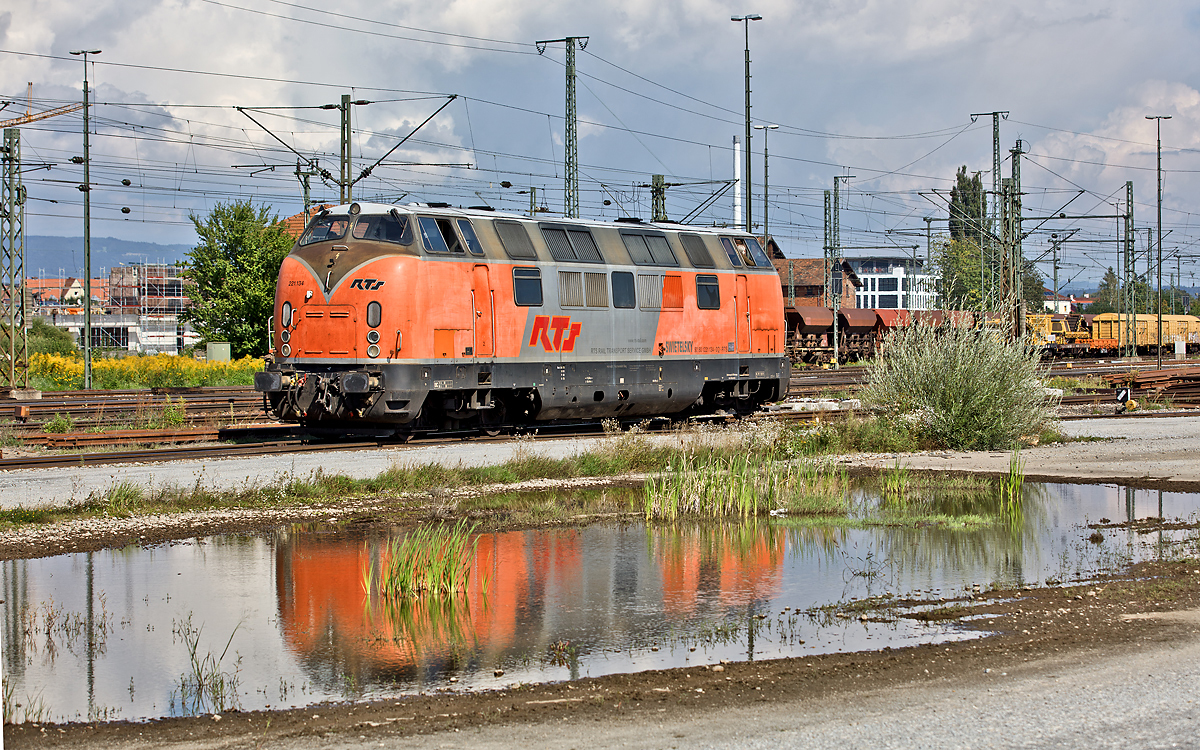 Die RTS 221 134 rangiert im Plattlinger Bahnhof.Bild 4.9.2017