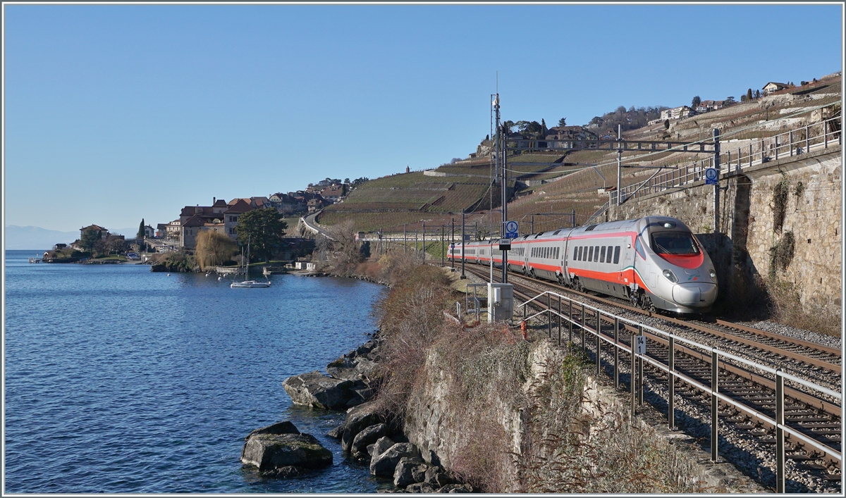Die Rückleistung des FS Trenitalia ETR 610 012 als EC 39 von Genève nach Milano kurz nach Rivaz am Genfersee. 

10. Januar 2022