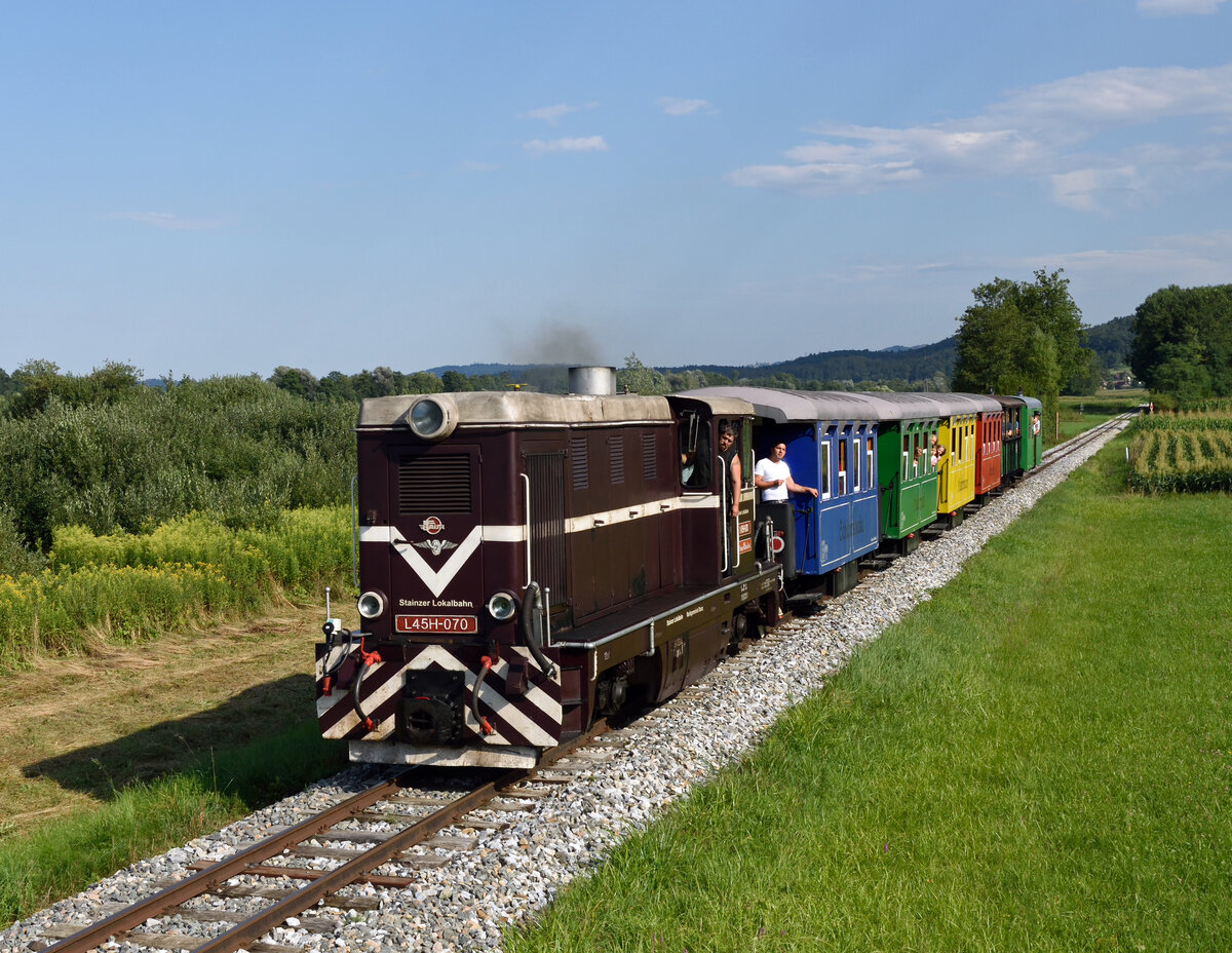 Die rumänische L45H-70 bespannte am 11. August 2021 den sogenannten  Flascherlzug  und wurde von mir bei Kraubath fotografiert.