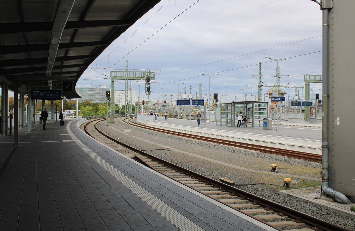 Die S-Bahn Bahnsteige 1 bis 3 am 19.09.2026 in Halle (S) Hbf.