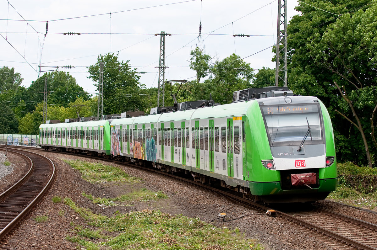 Die S-Bahn der DB 422 aufgenommen an der Geldernstr parkgürtel. Aufgenommen am 31.5.2019.