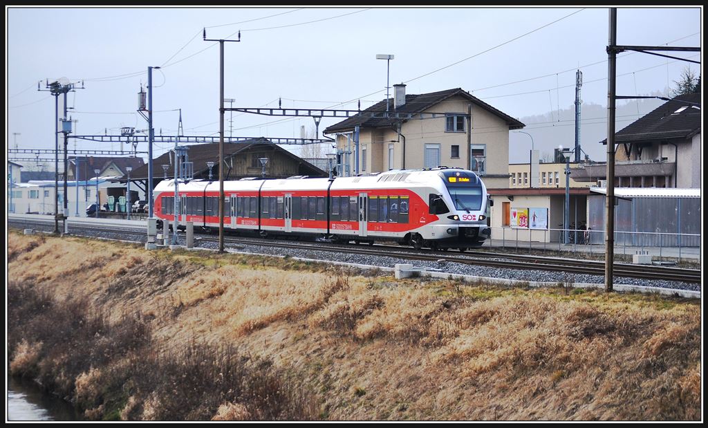 Die Sç wird durch die Südostbahn betrieben. Hier ist 526 055-9 als 23442 unterwegs nach St.Gallen und kreuzt in Au SG den RE nach Chur. (04.02.2014)