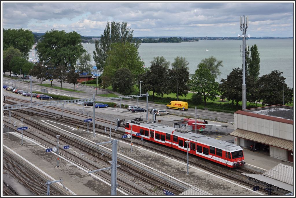 Die S25 BDeh 3/6 25 kommt von Rorschach Hafen zurück zum Hauptbahnhof. (23.06.2015)