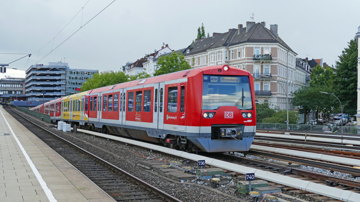 Die S3 nach Pinneberg erhält Ausfahrt aus dem Bahnhof Hamburg-Altona. Zum Einsatz kam auf diesem Umlauf die Baureihe 474.
Aufgenommen im August 2018.