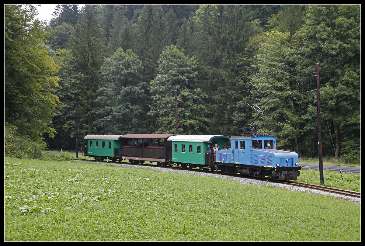 Die Saison 2019 der Breitenauerbahn endete am 7.September. Die E4 pendelte an diesem Tag fünfmal ins Breitenauertal, hier zu sehen im Roßgraben.