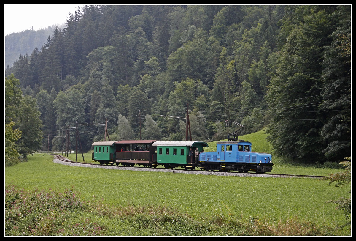 Die Saison 2019 der Breitenauerbahn endete am 7.September. Die E4 bespannte an diesem Tag sämtliche Züg, hier zu sehen in Roßgraben.