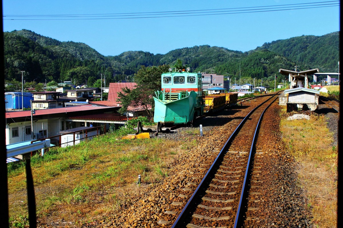 Die Sanriku-Bahn: In der Station Fudai wartet der Schneepflug auf den Winter. 27.September 2014. 
