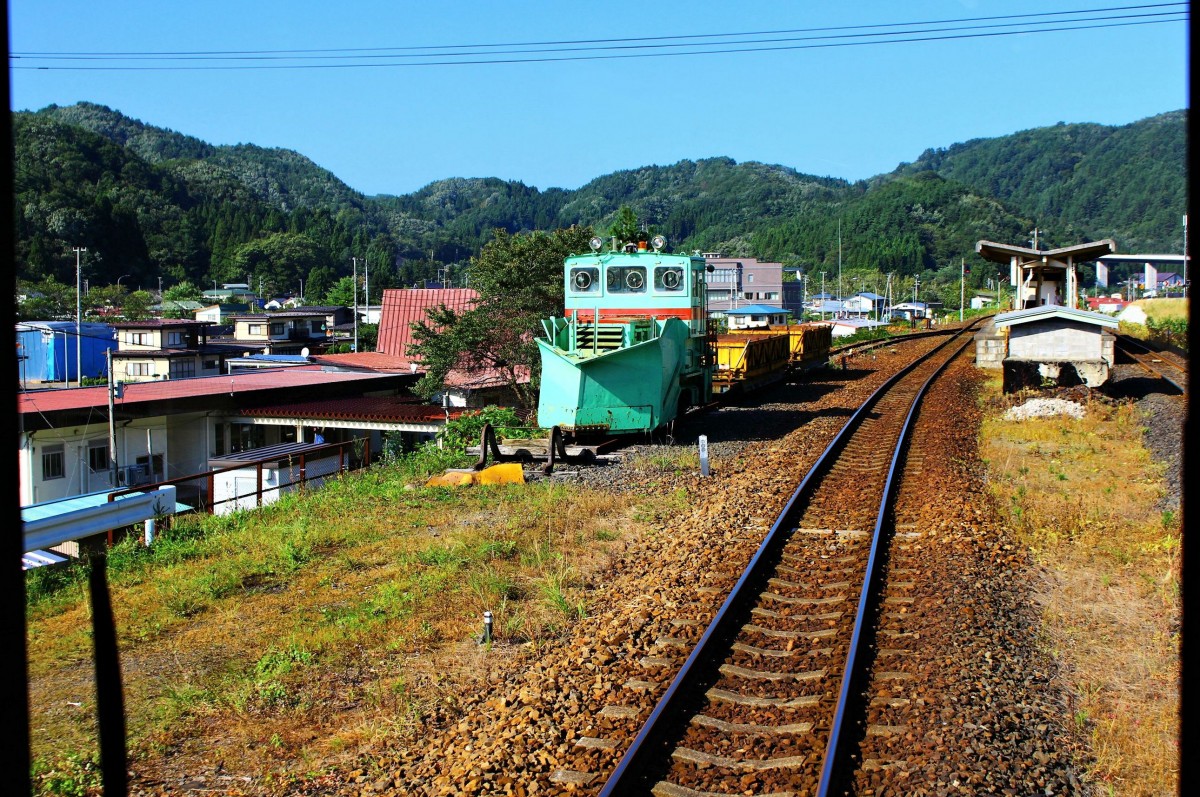 Die Sanriku-Bahn: In der Station Fudai wartet der Schneepflug auf den Winter. 27.September 2014. 