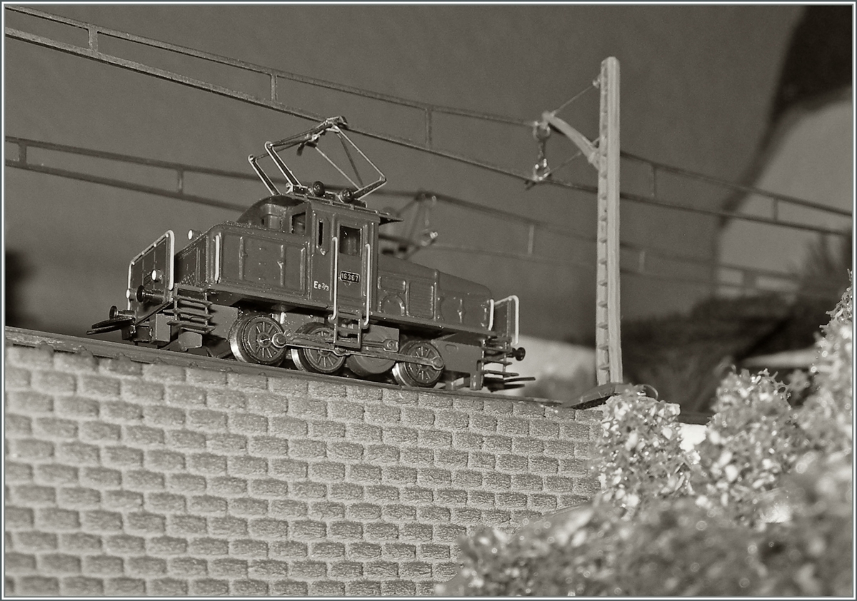 Die SBB Ee 3/3 16367 zuckelt über meine Z-Spur Anglage.
5. März 2015