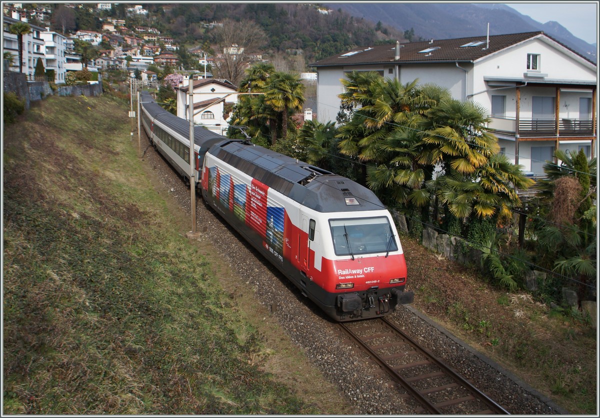 Die SBB Re 460 048-2 erreicht mit ihrem IR 2421 von Zürich kommend, in Kürze Locarno. 
18. März 2015