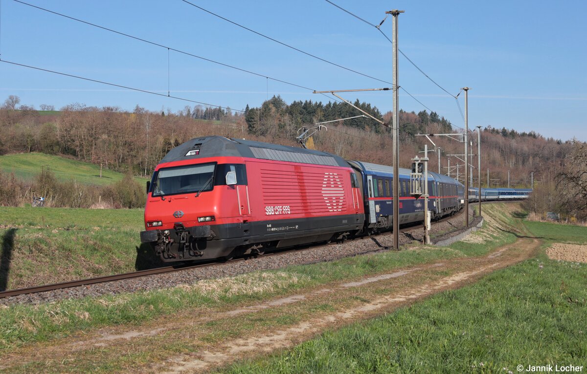 Die SBB Re 460 071  Mittelland  am 3. April 2026 mit dem NJ 471 nach Z�rich HB als Umleiter bei Lottstetten. 