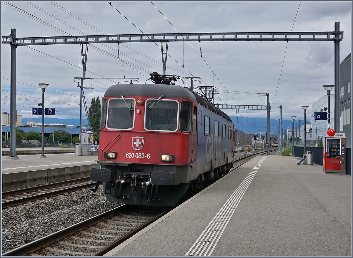 Die SBB Re 6/6 11683 (Re 620 083-6)  Amsteg Silenen  fährt als Lokzug durch Prilly Malley in Richtung Lausanne. 

Die Station Prilly-Malley verfügt über vier Bahnsteiggeleise, welche jedoch seit der Eröffnung noch nie alle gemeinsam in Betrieb waren. Und so sind zur Zeit auch nur die beiden Gleise 3 und 4 in Betrieb.

17. Juli 2020