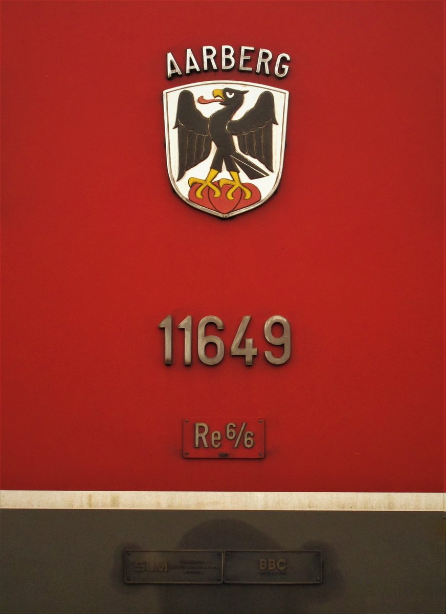 Die SBB Re 6/6 Nr. 11649  Aarberg (Wappen) war am 05.02.17 um etwa 14.40 Uhr auf den Abstellgleisen in Bülach zu sehen und wartet vielleicht auf den nächsten Auftrag im Kies-,Containerverkehr oder Güterverkehr.
 
