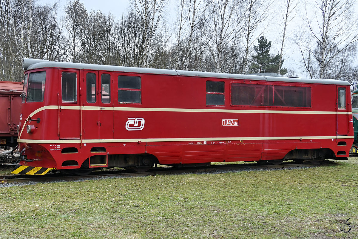 Die Schmalspur-Diesellokomotive TU47 016 (705 916-5) Anfang April 2018 im Eisenbahnmuseum Lužná u Rakovníka.