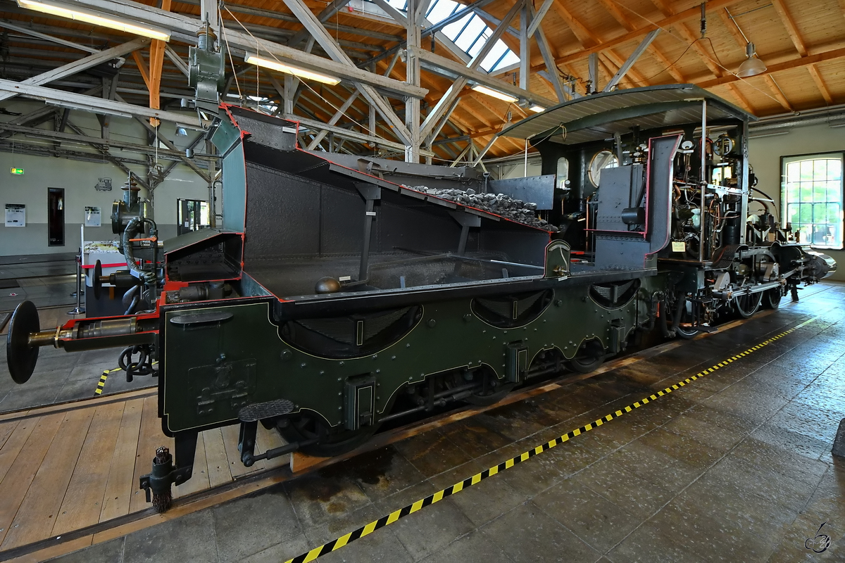 Die Schnellzugdampflokomotive Bayerische B IX  1000  aus dem Jahr 1874 ist in der Lokwelt Freilassing ausgestellt. (August 2020)