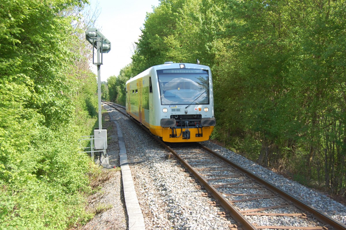 Die Schönbuchbahn am 24. April 2014 kurz vor dem Haltepunkt Böblingen Danziger Straße