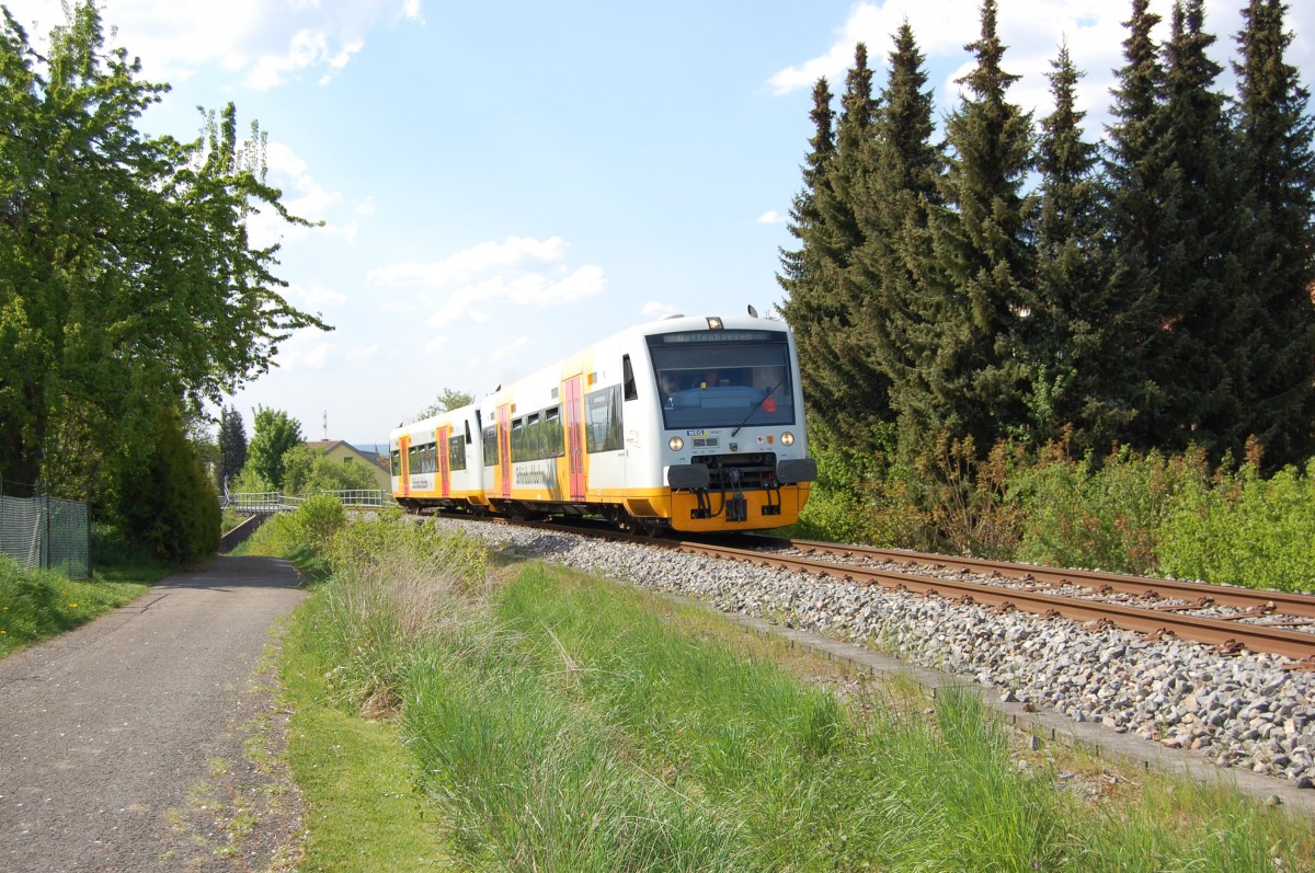Die Schönbuchbahn am 24. April 2014 kurz nach dem Haltepunkt Böblingen Heusteigstraße 