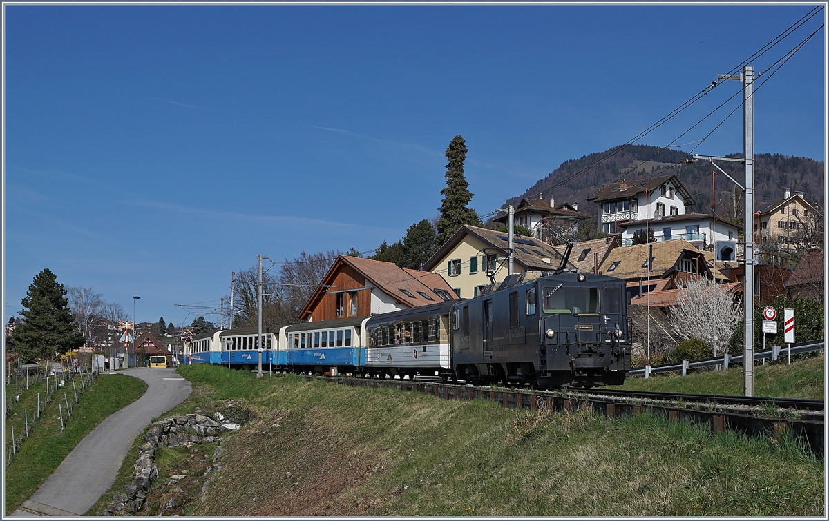 Die sechs MOB GDe 4/4 6001 - 6006: Für ihre Panoramic Express Züge benötigte die MOB Anfang der 80er Jahre leistungsfähige Loks und bestellte bei der SLM/BBC vier GDe 4/4 (Serie 6000), die ungewohnte Bezeichnung rührt daher, dass die MOB das den Panoramic Express Zügen fehlende Gepäckabteil in die Loks einbauen liess, aber keine  Gepäcktriebwagen  haben wollte. 1983 wurden die Loks ausgeliefert, die GFM schloss sich mit zwei Loks der Bestellung an. 
Die Bo'Bo' Loks sind 16,40 Meter lang, 48 Tonnen  schwer und für 90 km/h zugelassen, wobei eine GDe 4/4 (Serie 6000) mit 110 km/h auf sich aufmerksam machte. 
Der abnehmende Güterverkehr veranlasste die GFM/TPF ihre Loks GDe 4/4 101 und 102 an die MOB zu verkaufen. 
Die UIC Nummerierung der GDe 4/4 Serie 6000 lautet: 980 85 830 600X-X CH-MOB. 

Die MOB GDe 4/4 6002 fährt mit einem Leermaterialzug bei Planchamp in Richtung Montreux. 

16. März 2020