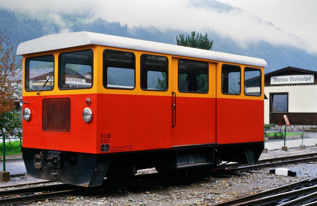 Die selbstfahrende Draisine X 52 für den Bahndiensteinsatz erhielt wohl bei der Murtalbahn ziemlich viel Pflege. Datum: 14.08.1984