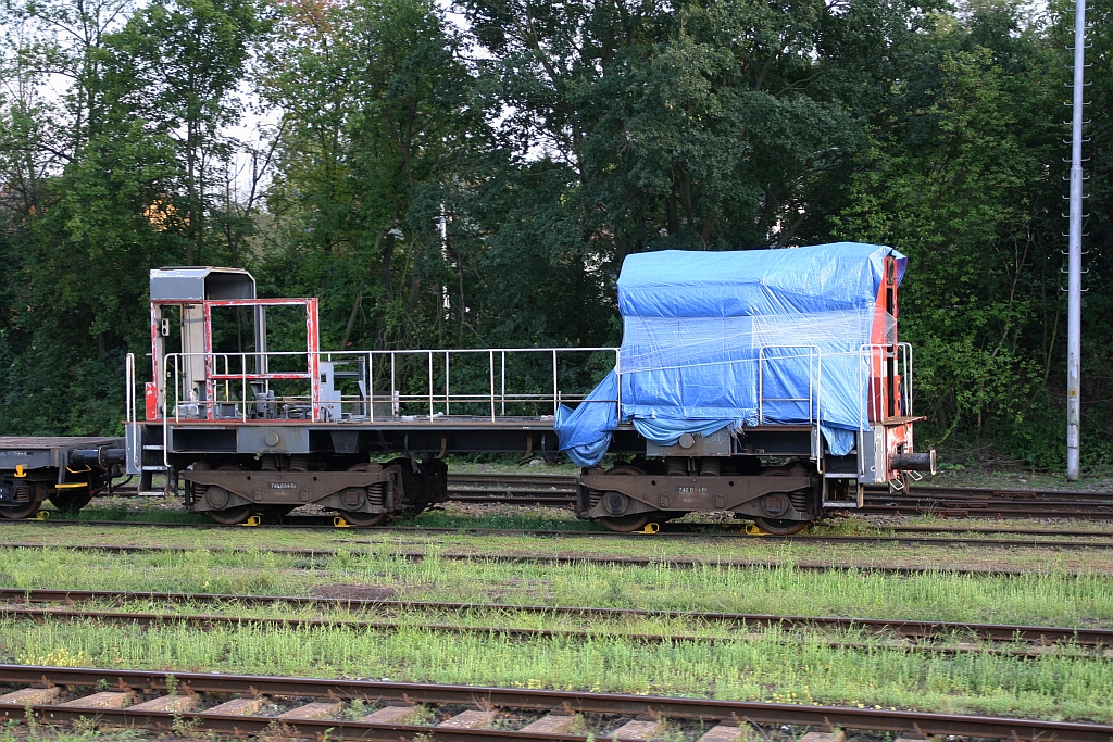 Die SK-LRL 740 684-6 erhält wohl gerade eine größere Ausbesserung. Bild vom 24.August 2019 in Strelice.