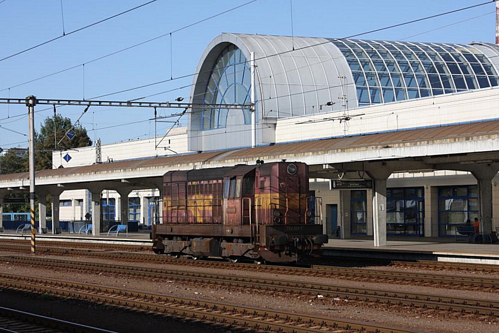 Die slowakische 742001 erledigte am 30.8.2009 die Verschubarbeiten 
im Bahnhof Bratislava Petrzalka.