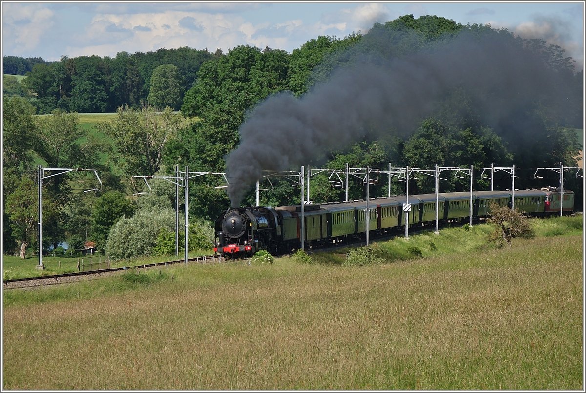 Die SNCF 141 R 568 mit ihrem Extrazug kurz vor Chénens.
(02.06.2018)