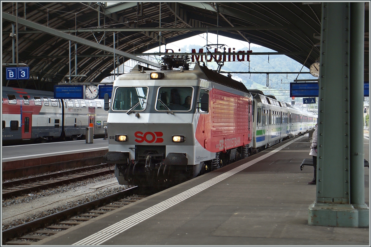Die SOB Re 446 015 erreicht mit dem Voralpenexpress VAE 2569 St. Gallen.
20. Sept. 2015