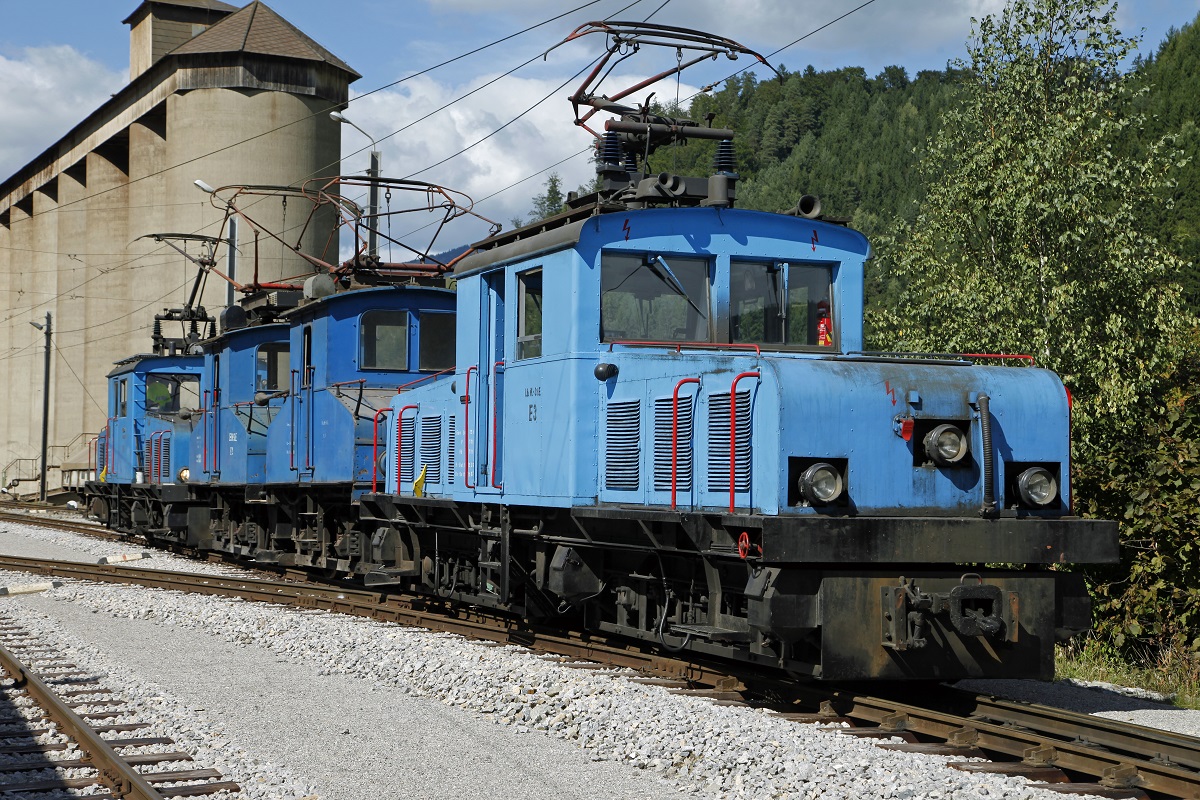 Die Sonderfahrten zum Hundertjahrjubilum der Breitenauerbahn fanden am 14.09.2013 statt. Fr Fotozwecke wurden alle Schmalspurloks (E3+E1+E2+E4) zusammengekoppelt.Im Hintergrund sind die markanten Siloanlagen zu sehen.