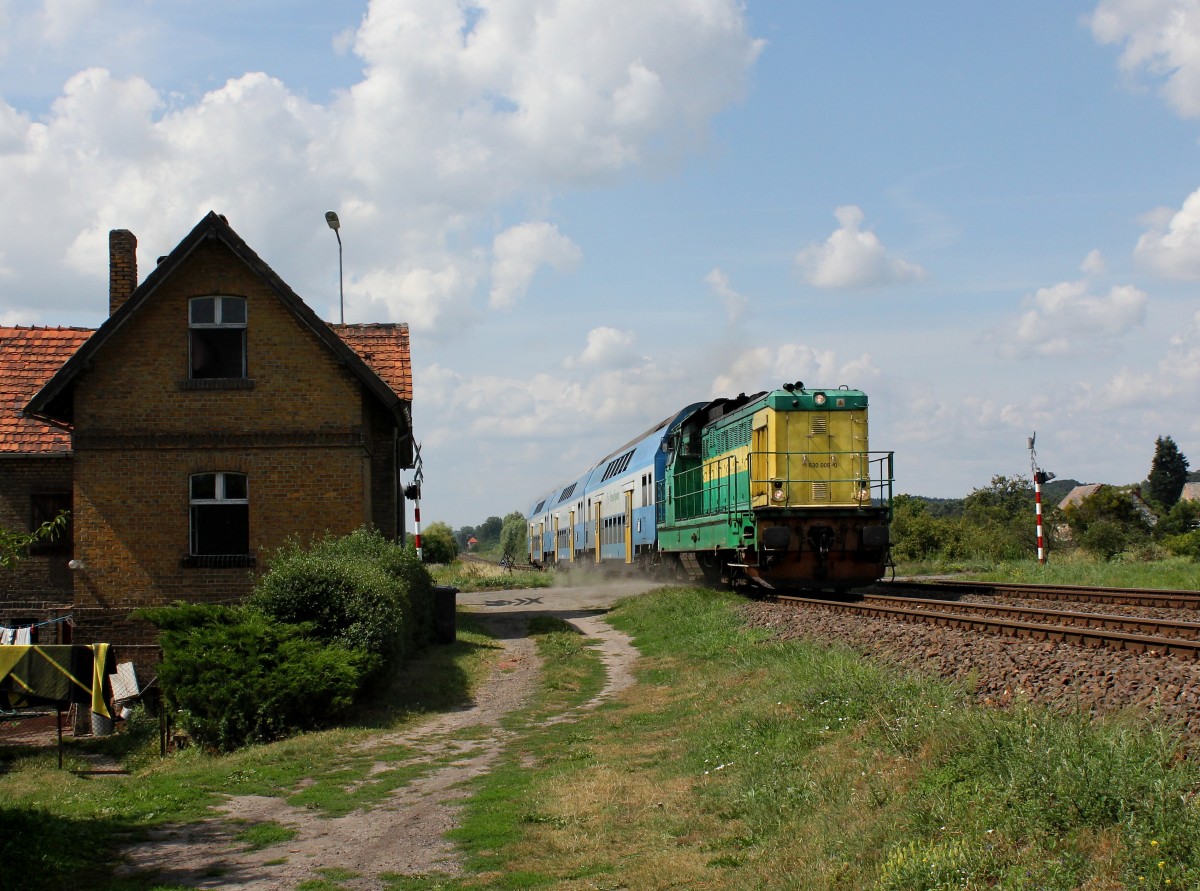 Die SP 32-204 mit einem R nach Krzyż am 01.08.2014 unterwegs bei Jenin.