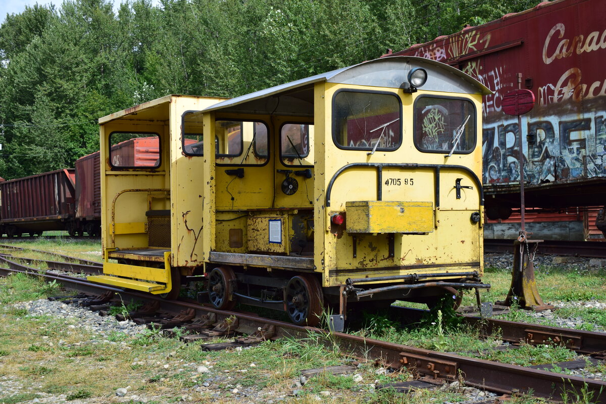 Die Speeder sind in sogut wie jedem Eisenbahn Museum zu finden. In Revelstoke steht der überdachter Motorwagen 470595 mit Beiwagen im Eisenbahn Museum.

Revelstoke 27.08.2022