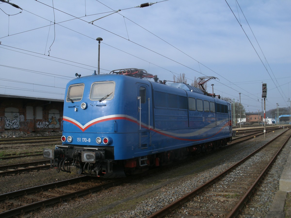 Die SRI 151 170 fährt auch 2014 wieder den Kreidezug Klementelvitz-Peitz Ost.Am 02.April 2014 stand Sie,als Lz nach Klementelvitz,in Bergen/Rügen.