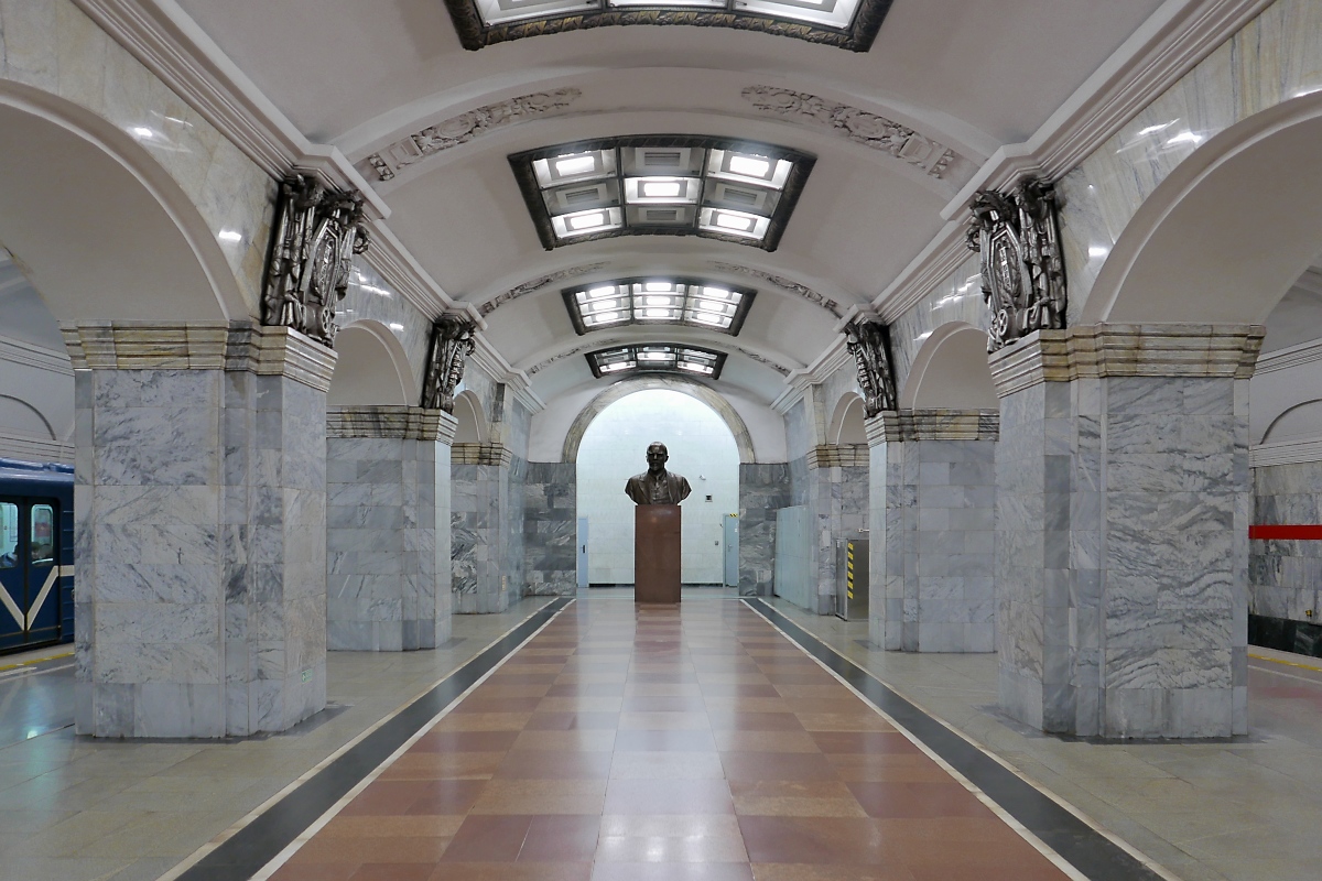 Die Station  Kirowski Sawod  der Linie 1 der Metro St. Petersburg, 16.09.2017