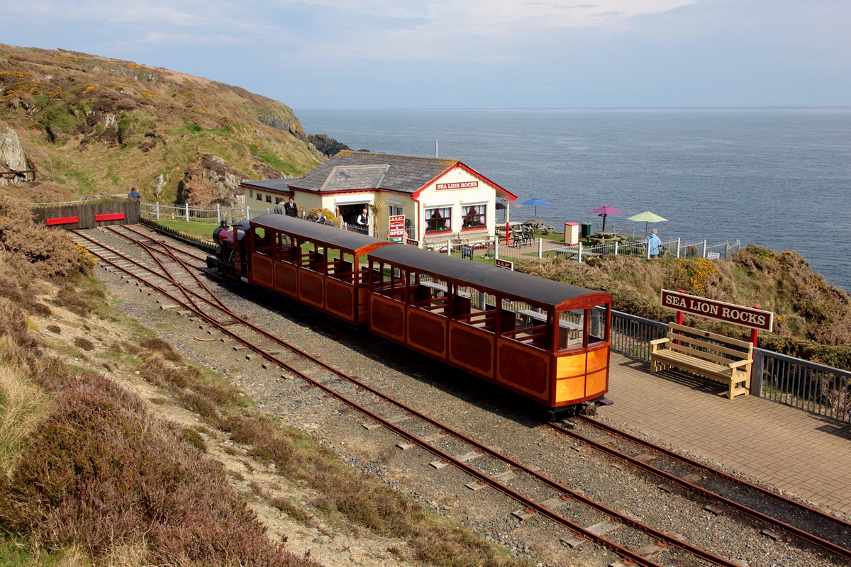 Die Station Sea Lions Rocks mit Lok MALTBY und ihrem Zug am 28.04.2018.