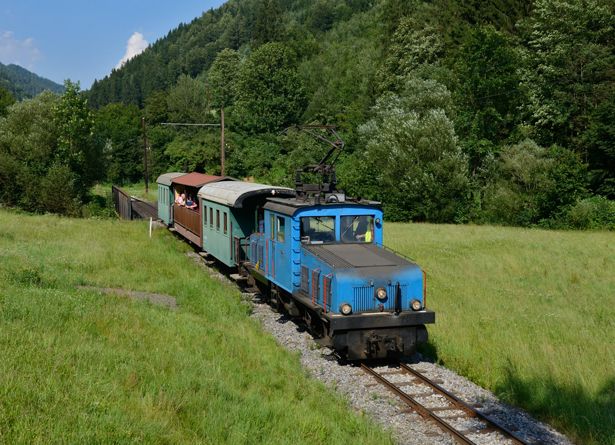 Die STLB E4 war am 19. Juli 2014 mit dem Sonderzug ME 8 nach Mixnitz unterwegs, und wurde von mir im Roßgraben fotografiert. 