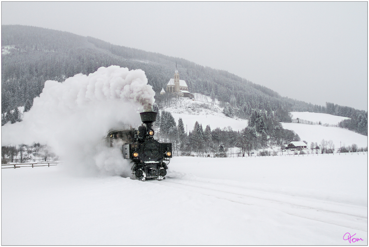 Die STLB Schmalspurdampflok U11, bei einer Winterdampffahrt von Murau nach Tamsweg, für die  The Railway Touring Company .
Tamsweg 7.2.2012