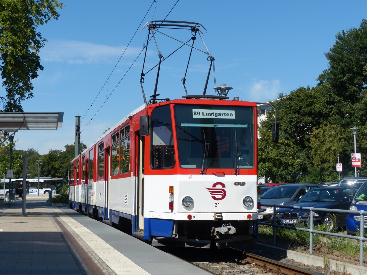 Die Strausberger Eisenbahn verfgt ber drei Fahrzeuge des Typs KT8D5. Diese 1990 gebauten Fahrzeuge sind in Deutschland einzigartig, sie wurden 1995 aus Koice (Slowakei) bernommen. Am S-Bahnhof Strausberg, 17.8.2013
