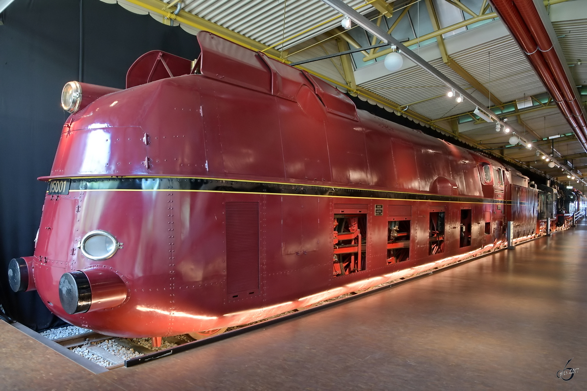 Die Stromliniendampflokomotive 05 001 ist sicherlich eines der Highlights des Verkehrsmuseums in Nürnberg. (Mai 2017)